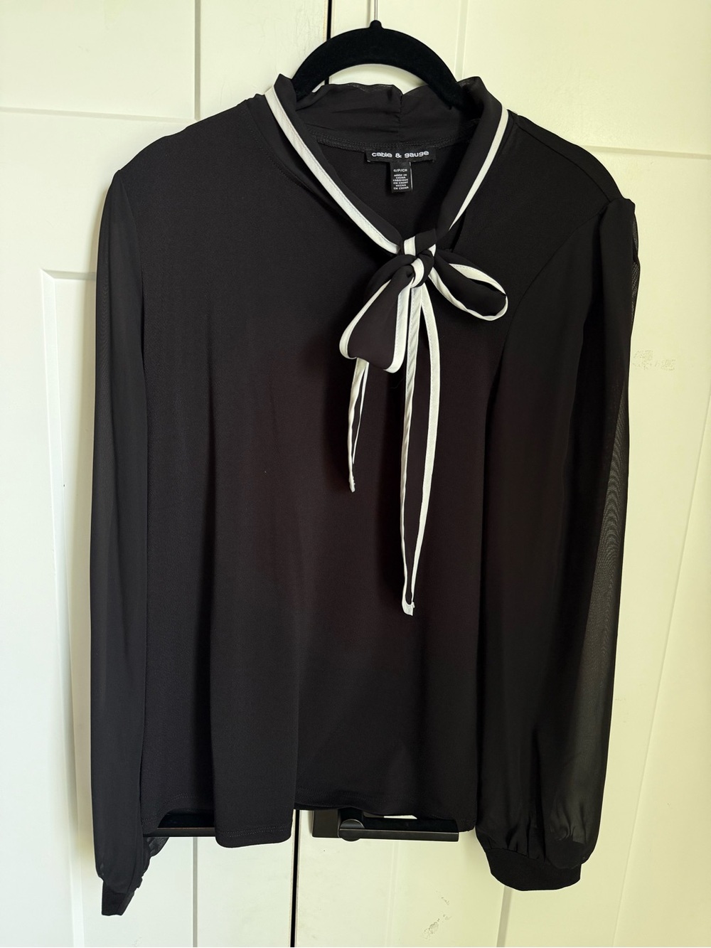 NWOT Cable & Gauge Black Long-Sleeve Tie-Neck Blouse with White Trim size S.